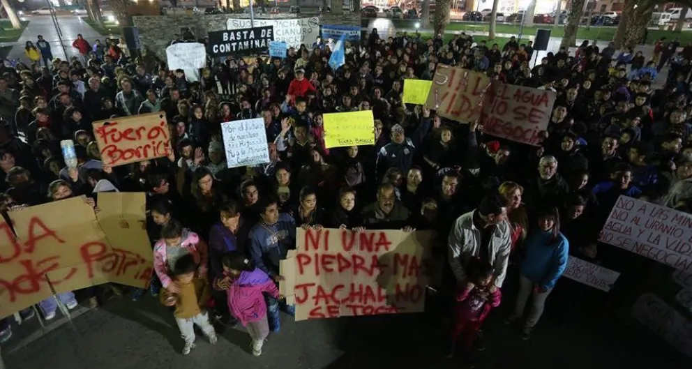 El pueblo de Jáchal no puede tomar agua de la red domiciliaria hasta tanto no se sepa si está contaminada con cianuro.