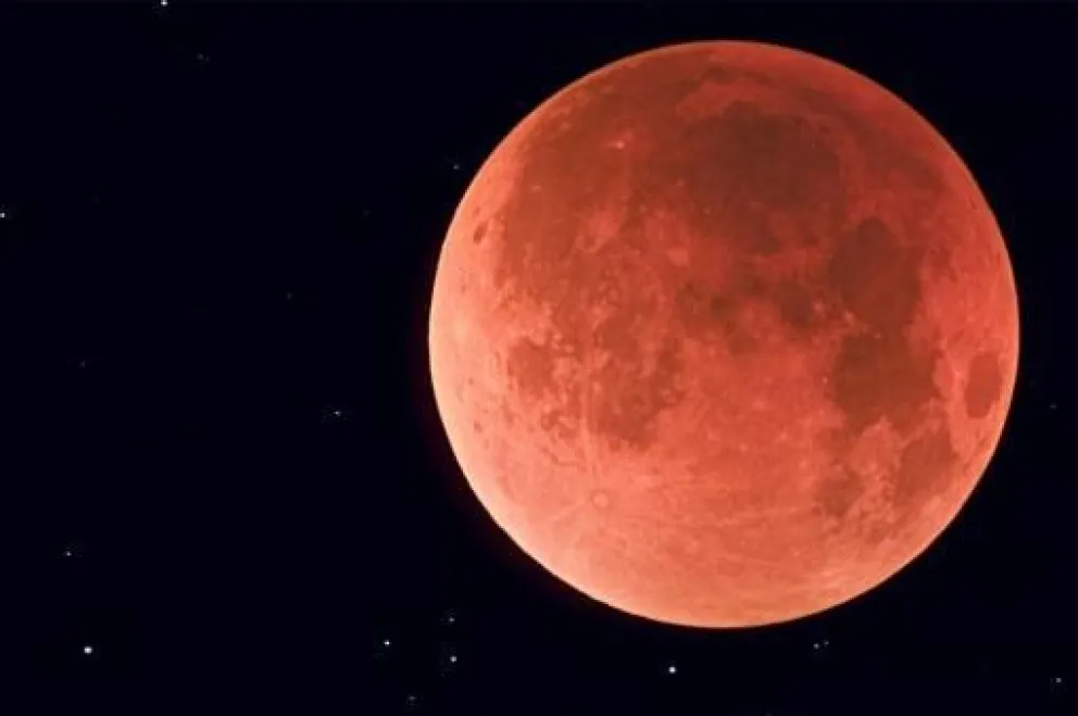 La Luna se pondrá rojiza y se verá más grande de lo habitual.