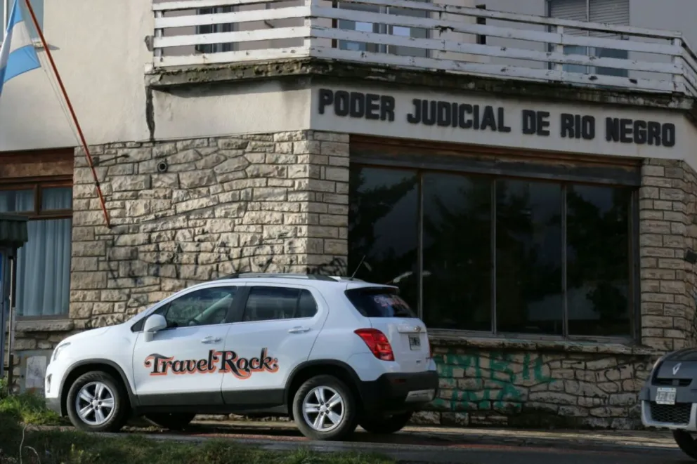 Los padres de la joven fallecida están en el juzgado de Bariloche.