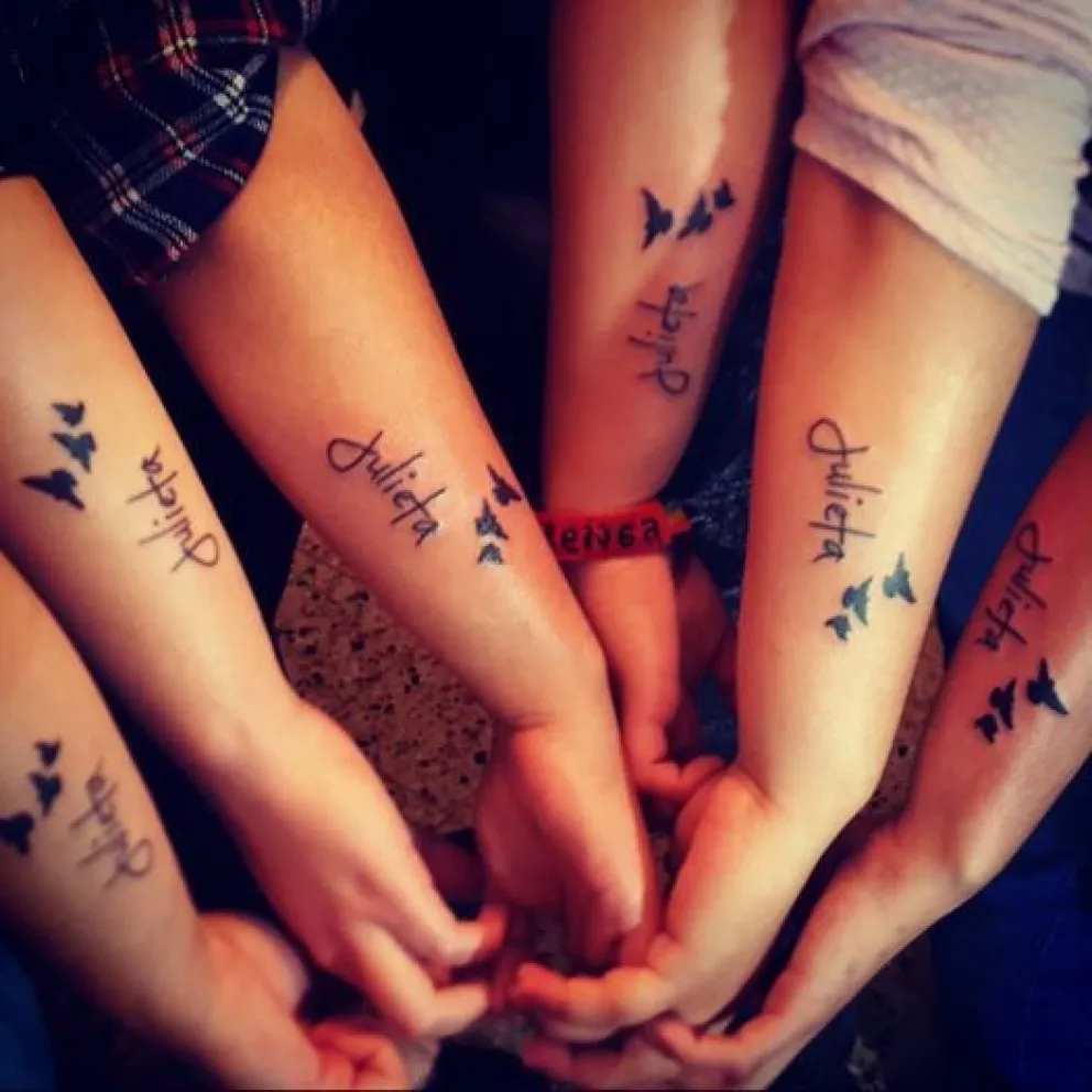 Las amigas de Julieta se tatuaron su nombre para recordarla