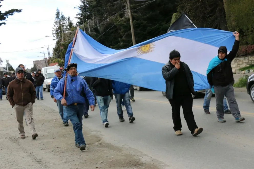 Los trabajadores reclaman una solución a los dueños del frigorífico, que declararon la quiebra de la empresa.