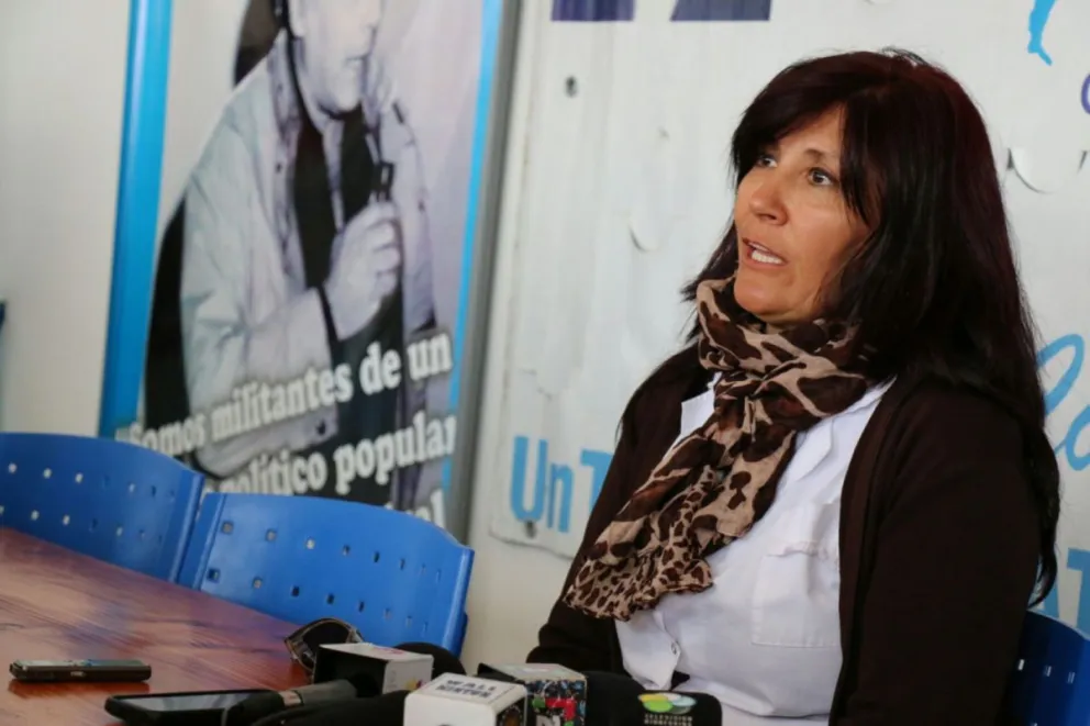 La directora María del Carmen Martínez presentó notas desde julio y en reiteradas ocasiones ante el Consejo de Educación, pero nada se hizo..