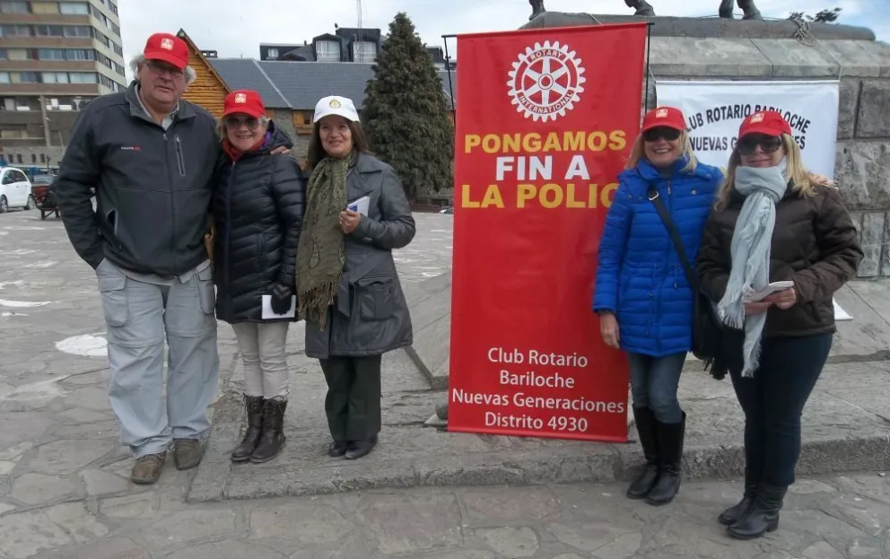 Los rotarios de Bariloche realizaron la campaña en el Centro Cívico.
