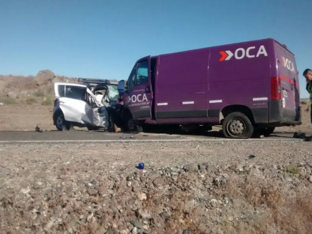 El choque frontal ocurrió a 5 kilómetros de Piedra del Águila.