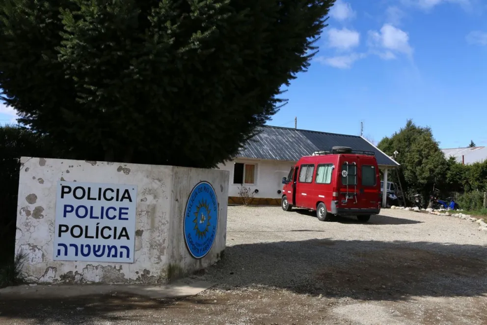 Maniataron a una mujer en su casa para robarle un celular