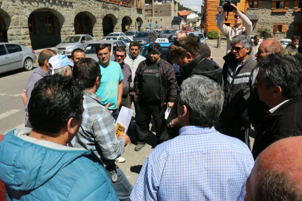 Taxistas autoconvocados reclamaron en el Centro Cívico.