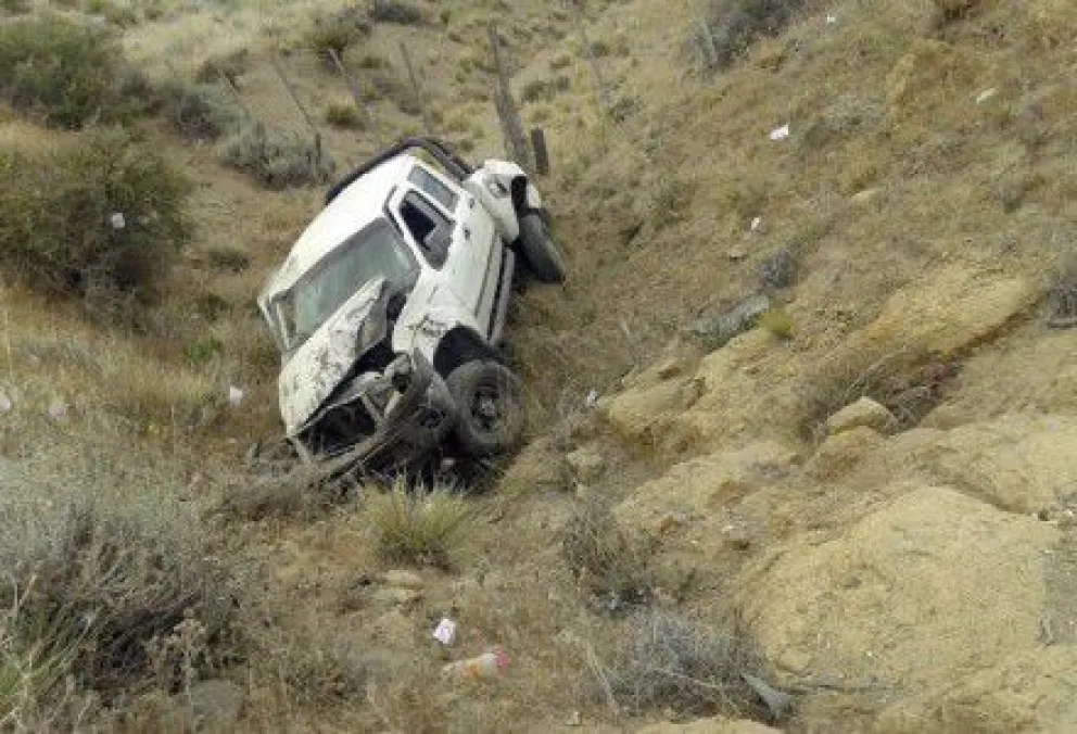 La Ford Ranger, en el fondo del barranco.