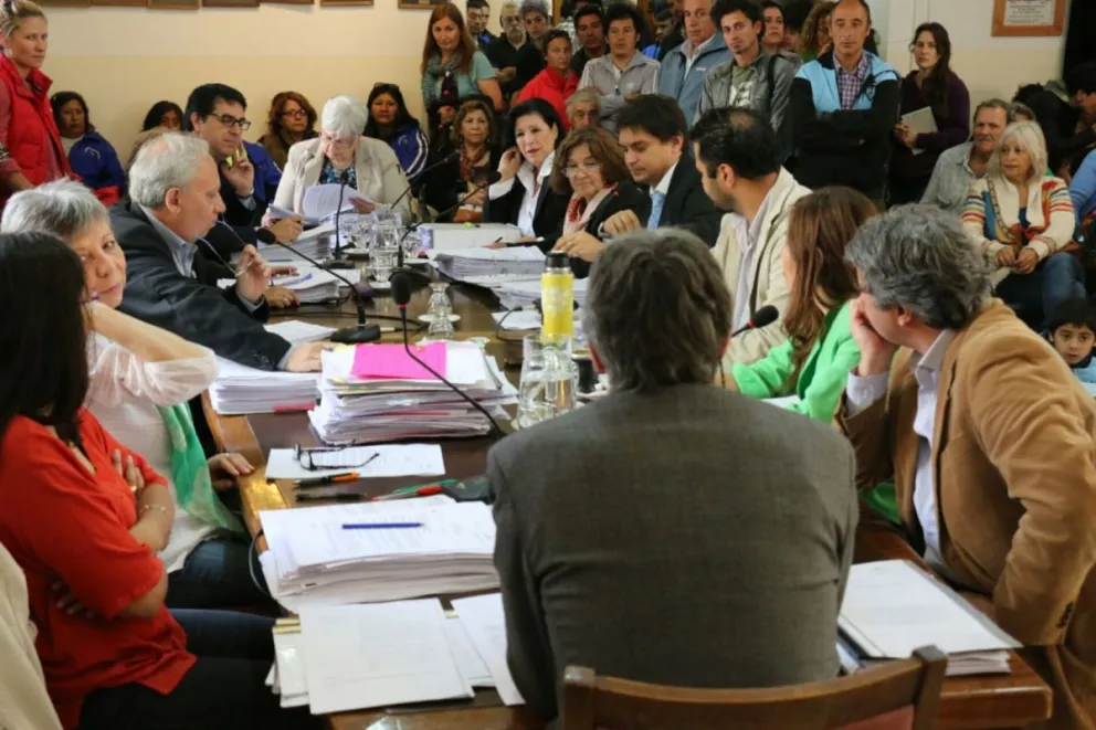 Los concejales salientes sesionan por última vez antes del cambio de Gobierno.
