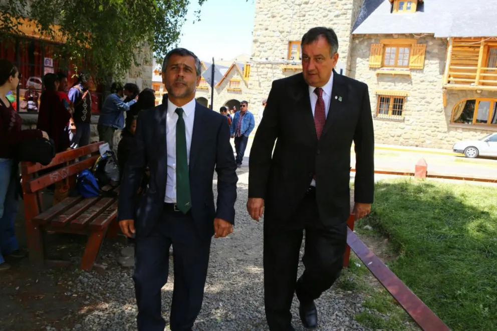 Gennuso, con el jefe de Gabinete Pablo Chamatrópulos. 