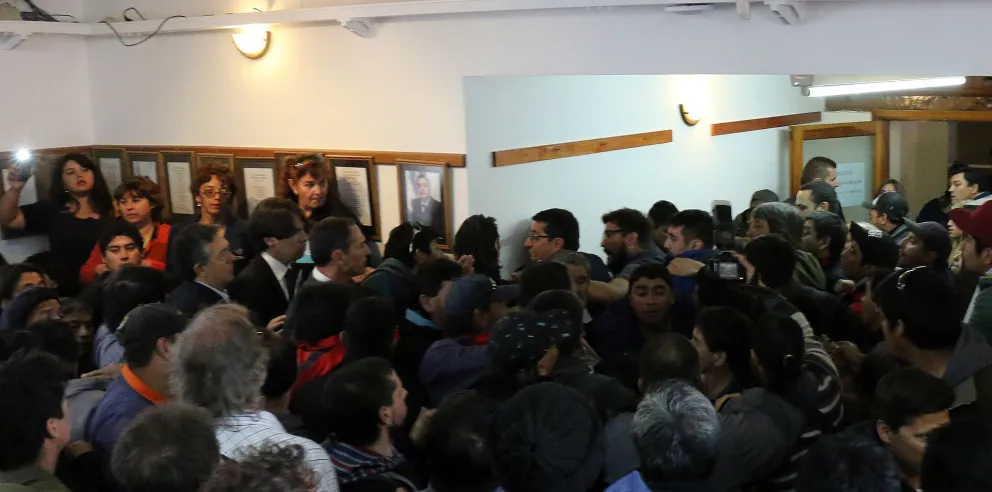 Concejales fueron agredidos en la tensa sesión