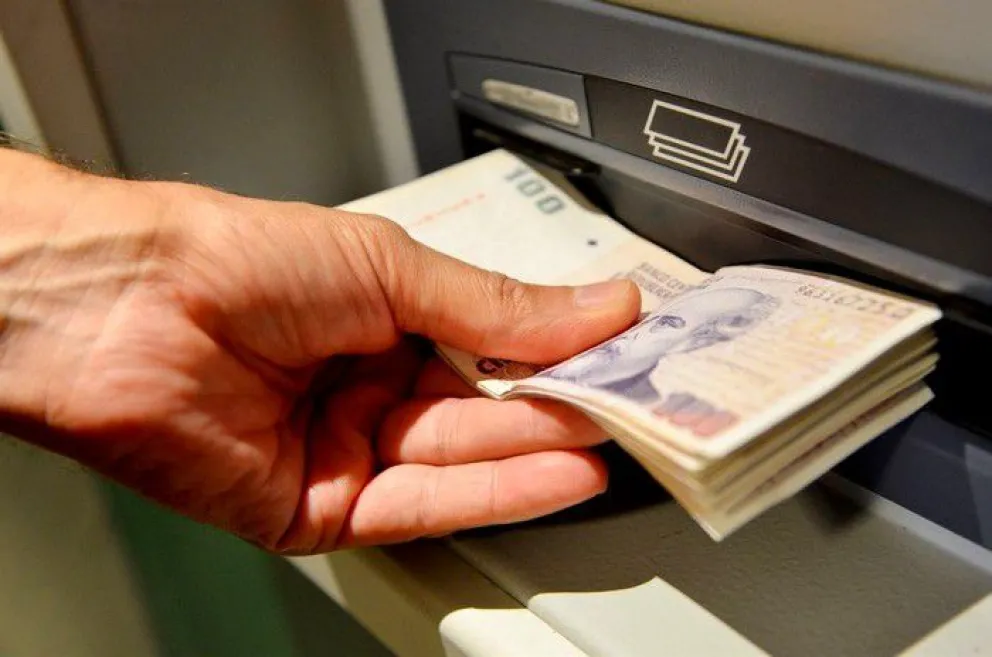 Comenzaron a pagar los aguinaldos a empleados públicos