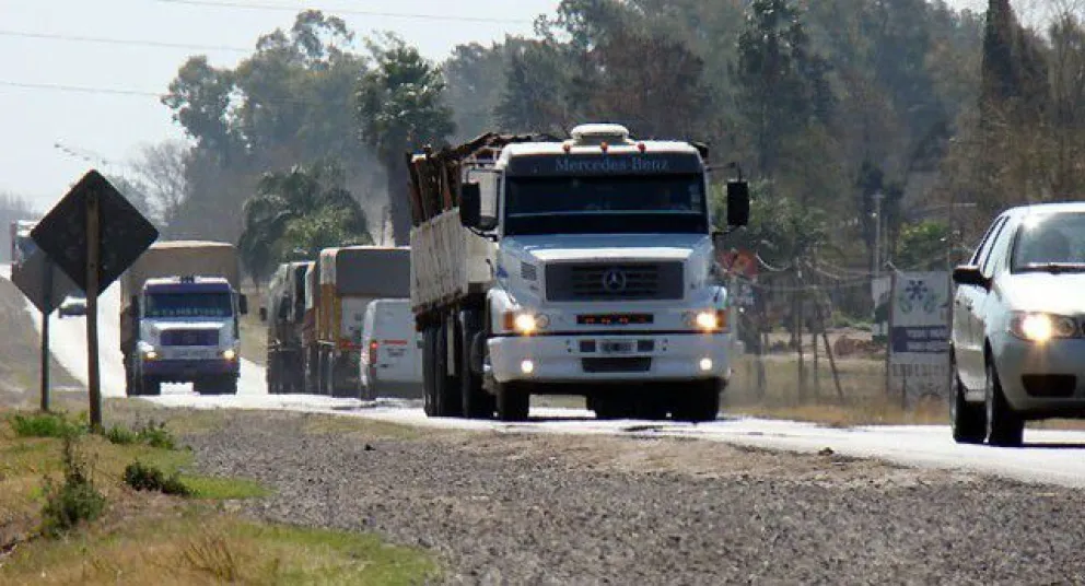 Restringen la circulación de camiones por el fin de semana largo