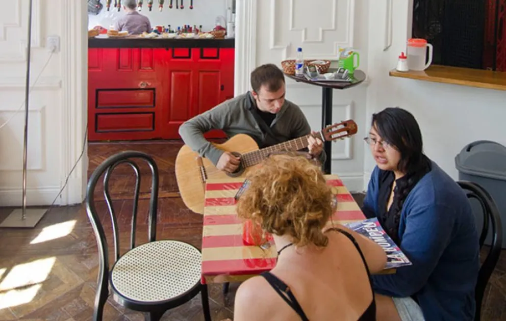 Pese a la caída de reservas, anticipan una buena temporada para los hostels