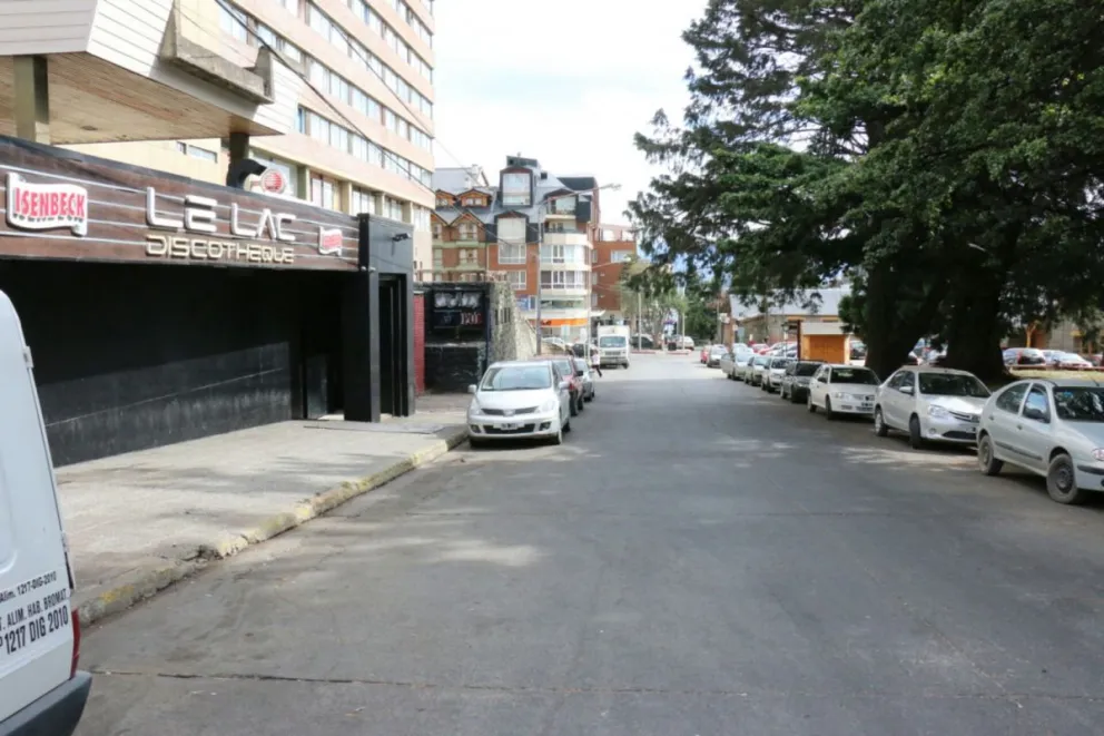 A sólo 100 metros del boliche se encuentran la Comisaría Segunda y la Regional Tercera. 