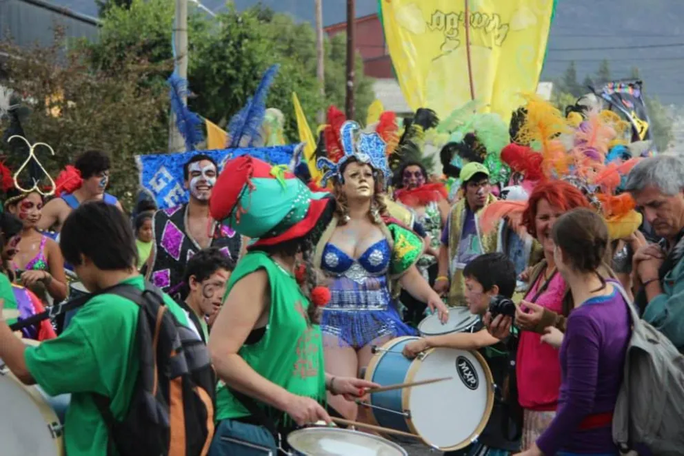El precarnaval se traslada al barrio Nueva Jamaica