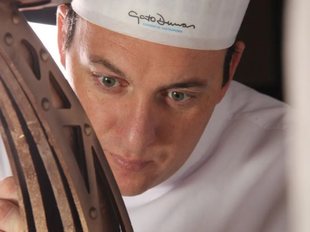 Escultura de chocolate en Bariloche: otra propuesta para las Pascuas