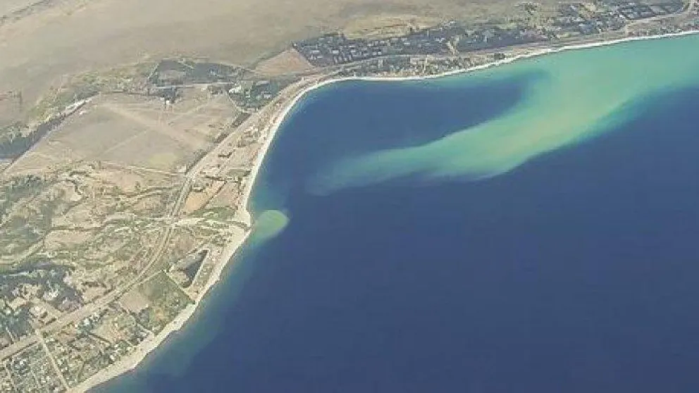 La contaminación de lago sigue originando el enojo de la sociedad