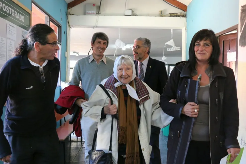 Vera Jarach, integrante de las Madres de Plaza de Mayo, estuvo presente en el acto.