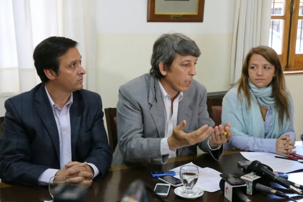 Legisladores y concejales lanzan petitorio por violencia de género