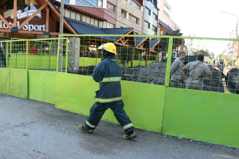 Evacúan a vecinos de calle Mitre por una fuga de gas