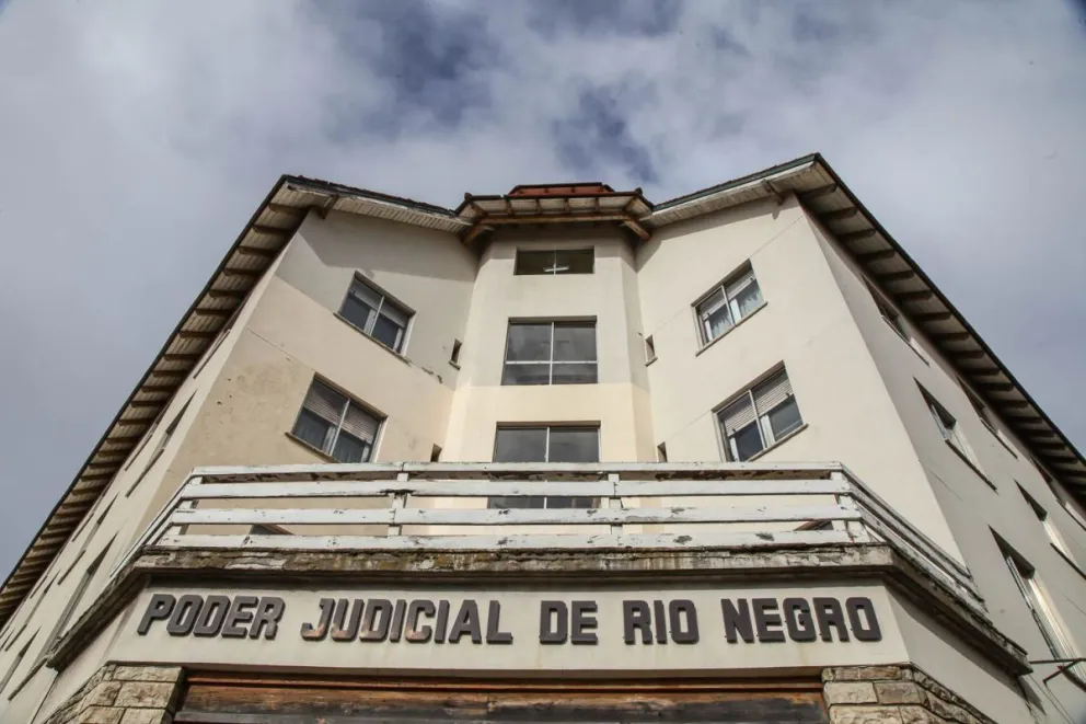 Fue condenado por romper el vidrio de un patrullero