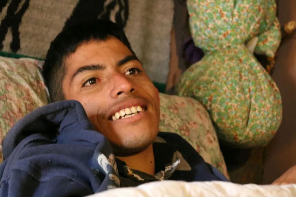 La familia de Carlitos sigue necesitando ayuda para mejorar su vivienda.