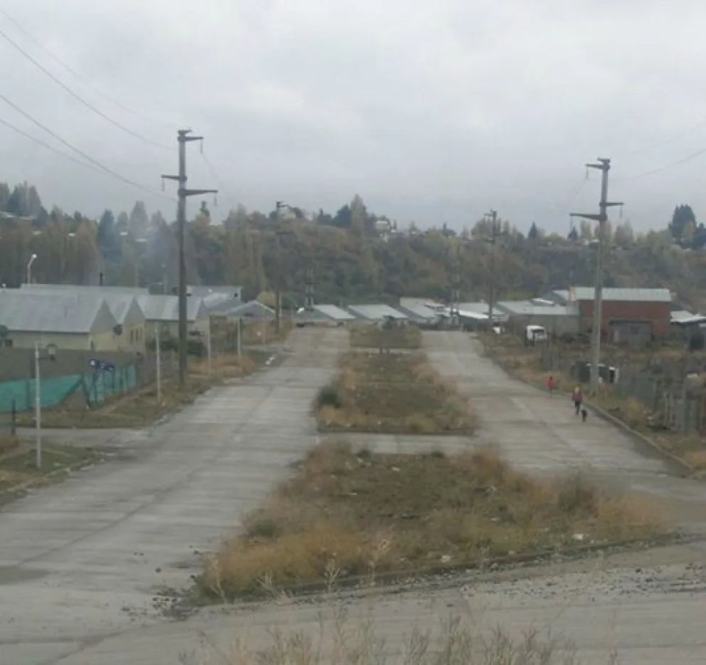 Notifoto: Denuncian “abandono y mal estado” en el bulevar del barrio 267 Viviendas