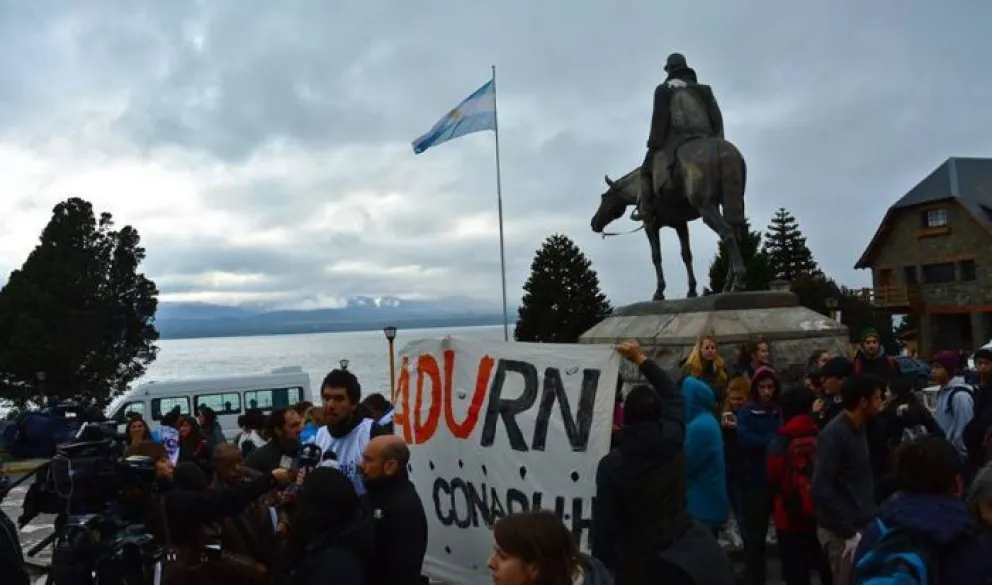 Estudiantes y docentes de Bariloche se suman a la movilización nacional