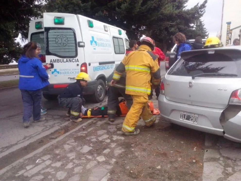 Automóvil  impactó contra un muro en Onelli