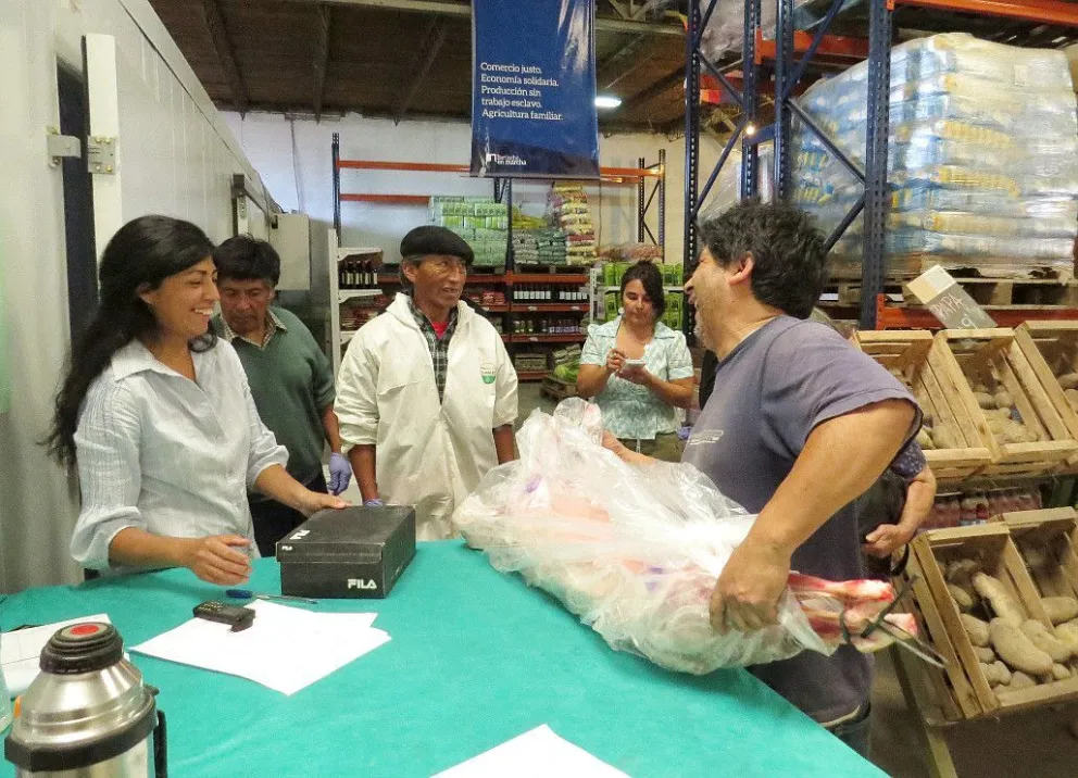 El Mercado Comunitario vuelve a ofrecer capones de la Línea Sur