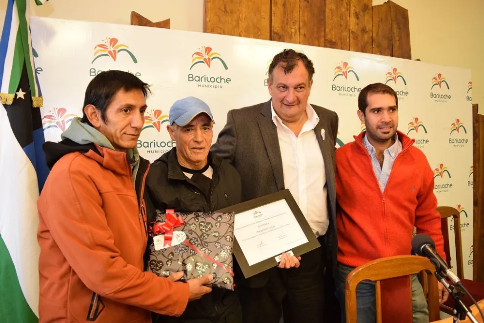 El municipio de Bariloche homenajeó al "Pájaro" Cuesta