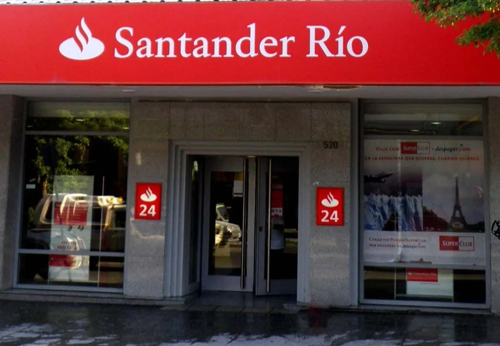 Realizaron operativo en un banco de Bariloche por una causa del juez Bonadío