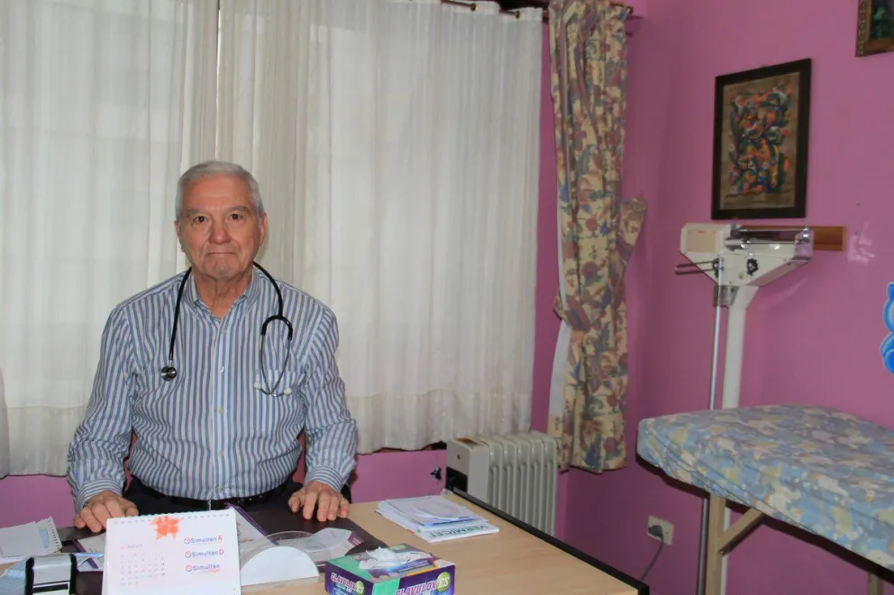 El pediatra Jorge Nicolini recibió un reconocimiento nacional por su labor.