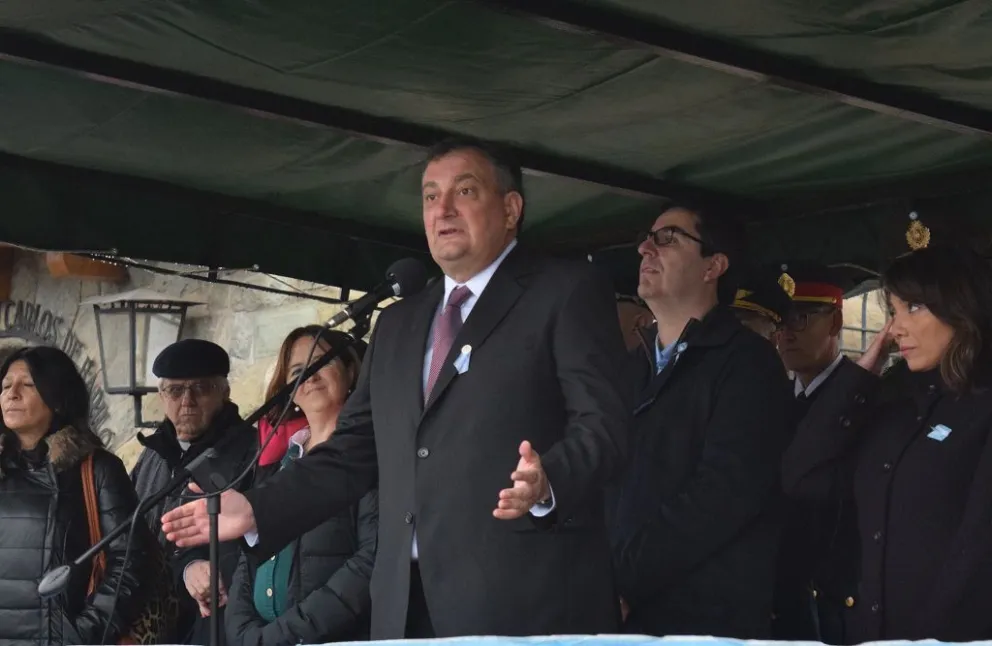 “Los gobernantes no pueden estar lejos de los pueblos”