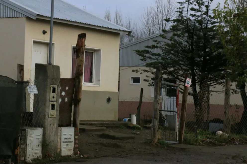 El cuerpo fue encontrado afuera de una vivienda.