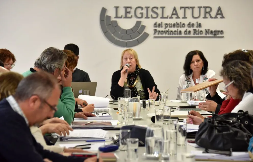 Modificarán la ley que regula jubilaciones y pensiones para profesionales de salud