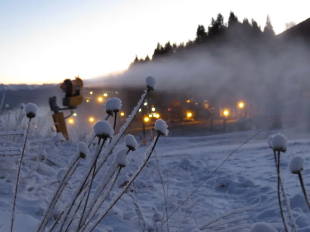 La "nieve técnica" está compuesta por agua y aire. 