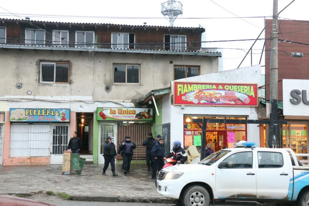 La Policía acompañó una orden de desalojo en Onelli y Brown.