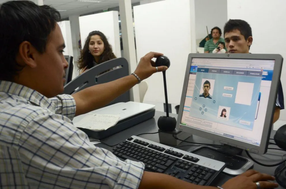 Desde el 1 de agosto ANSES sólo aceptará el DNI tarjeta para trámites