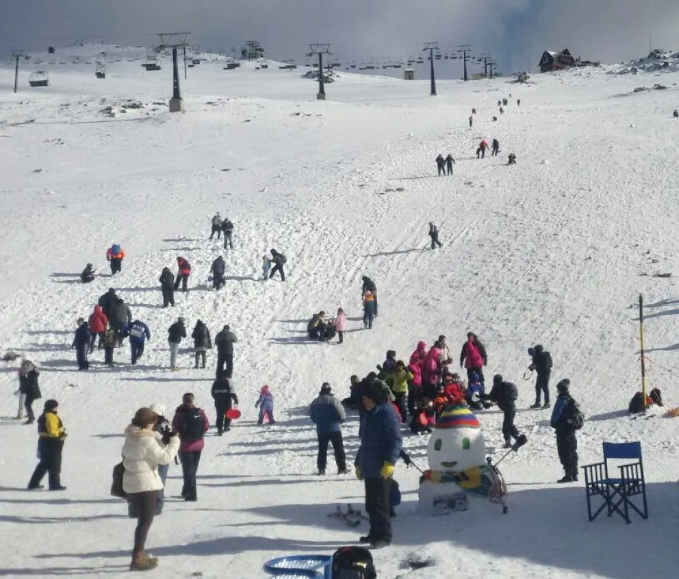 La semana pasada los turistas disfrutaron la nieve en Punta Nevada.