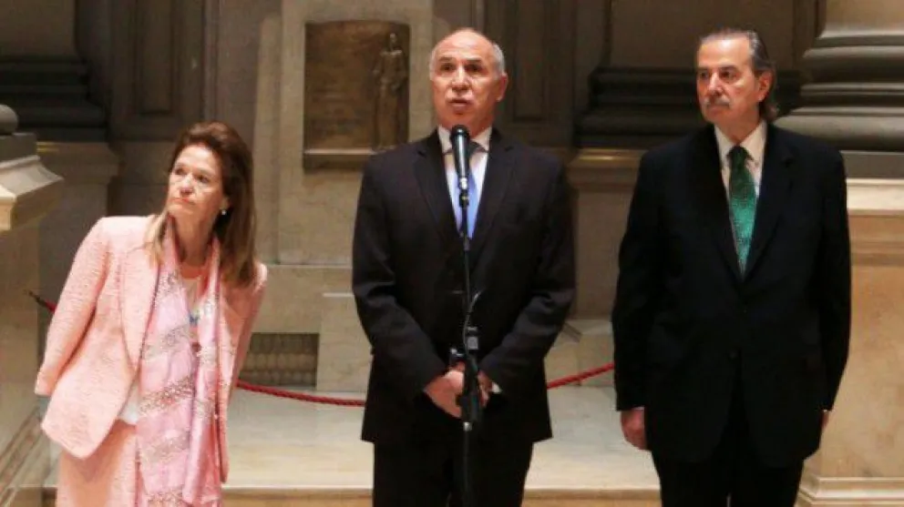 Elena Highton de Nolasco, Ricardo Lorenzetti y Juan Carlos Maqueda, son por ahora los tres integrantes de la Corte Suprema de Justicia de la Nación.