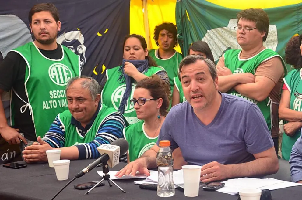 "Tenemos que apurarnos a salir a la calle o el gobierno nos lleva puestos”