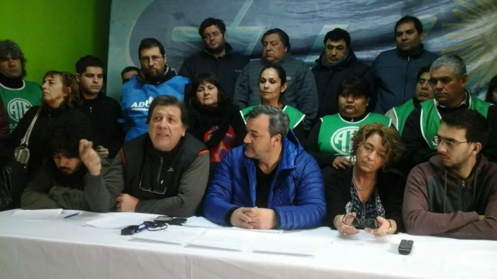 Conferencia de prensa en Roca. 