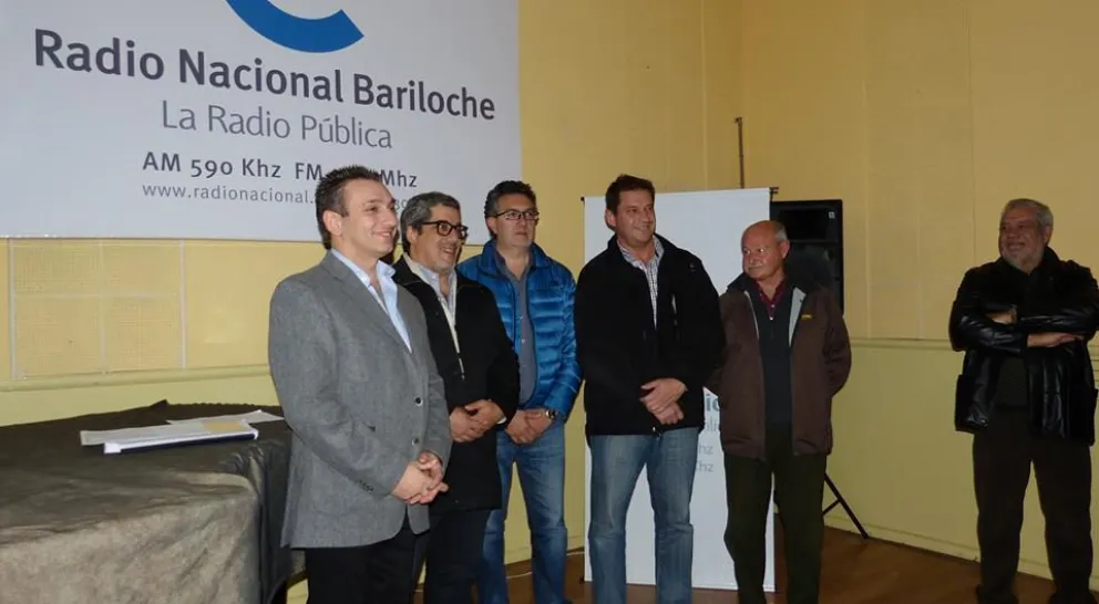 Fernando Dalvit (izquierda) asumió el jueves como director de Radio Nacional.