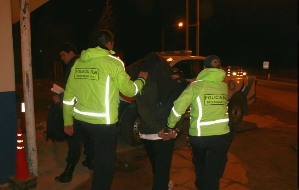 El hombre está involucrado en una causa por tenencia ilegal de armas.