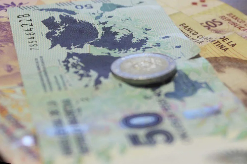 Comenzó el pago de salarios a empleados estatales