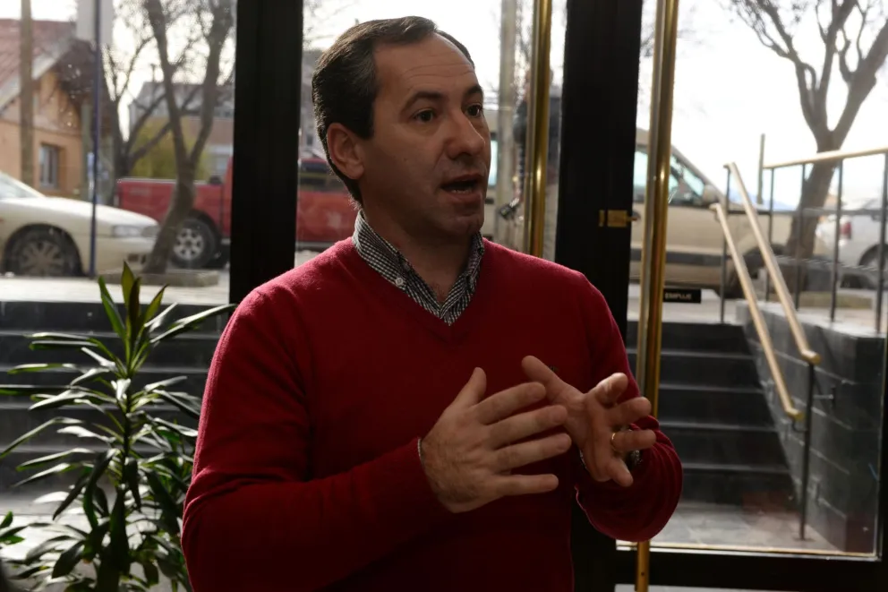 Luis Ayestarán estuvo en Bariloche y brindó un informe sobre los aportes de Lotería a distintas instituciones. 