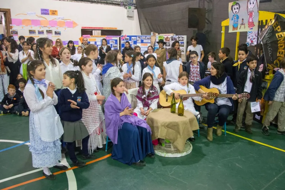 Muestra anual por el Bicentenario en el Primo Capraro