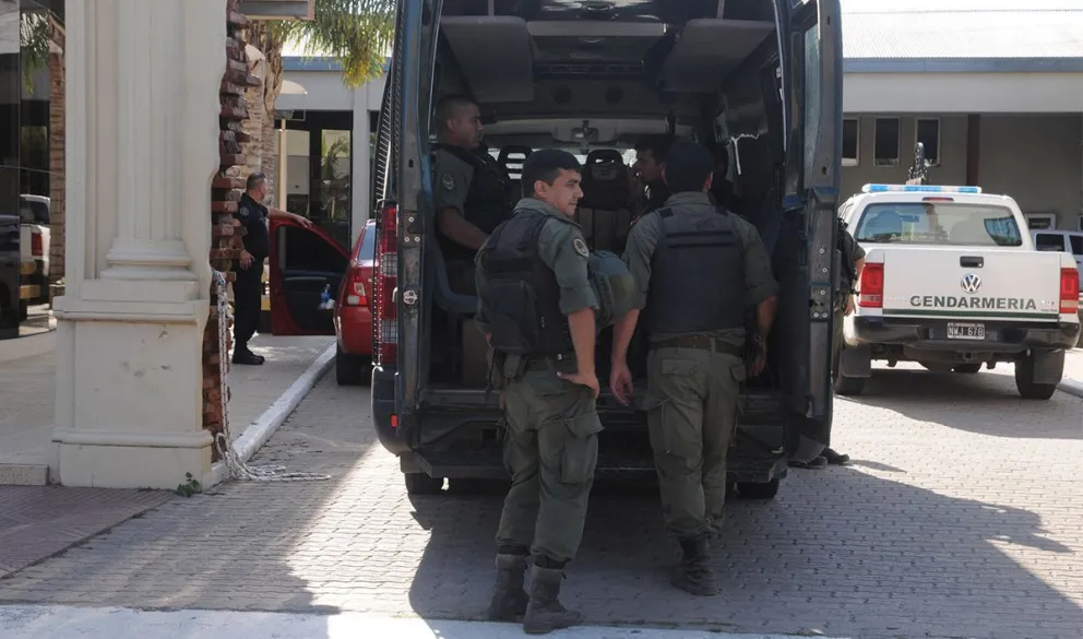 El operativo lo realiza Gendarmería Nacional en Coronel Belisle. 