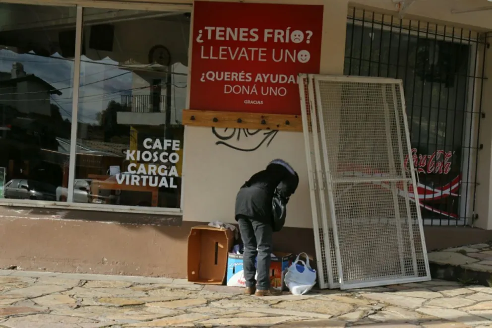 Hay alrededor de una docena de percheros solidarios en la ciudad.
